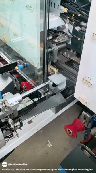 Shorts Video: Automatic Insulating Glass Sealing Robot in Canada