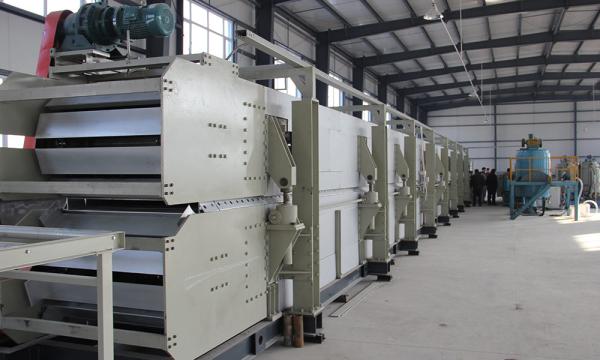 Polyurethane sandwich panel machine